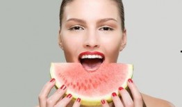 大港美女吃瓜图片,一场视觉盛宴的美食之旅