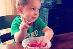 萌娃吃瓜男孩头像,萌趣横生的童年瞬间