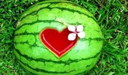 解梦梦见吃瓜很甜,甜蜜瓜果预示美好未来