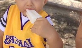 萌娃吃瓜男孩头像,萌趣横生的童年瞬间