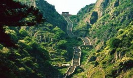 泰山景区吃瓜,清凉一夏，品味自然美味