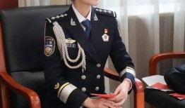 记者张津瑜吃瓜,揭秘娱乐圈幕后真相