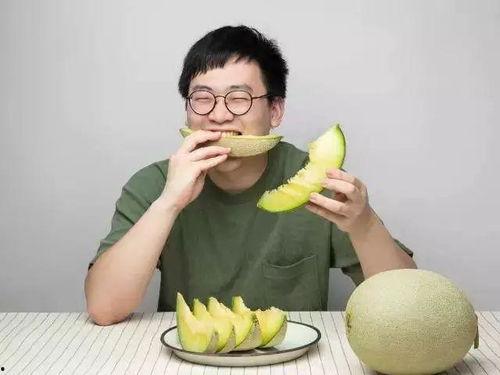 解梦梦见吃瓜很甜,甜蜜瓜果预示美好未来